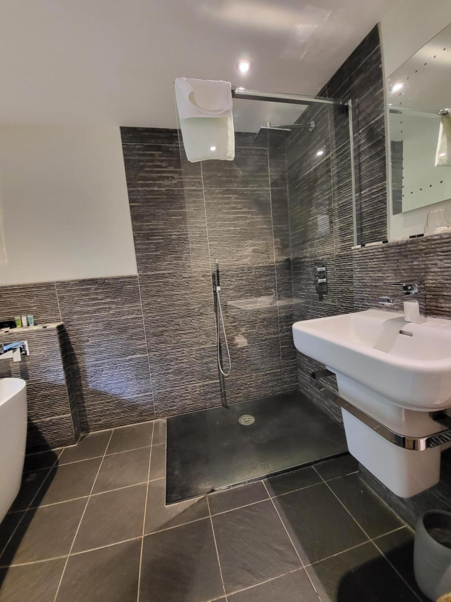The Manifold Inn Hotel Хартингтън Екстериор снимка